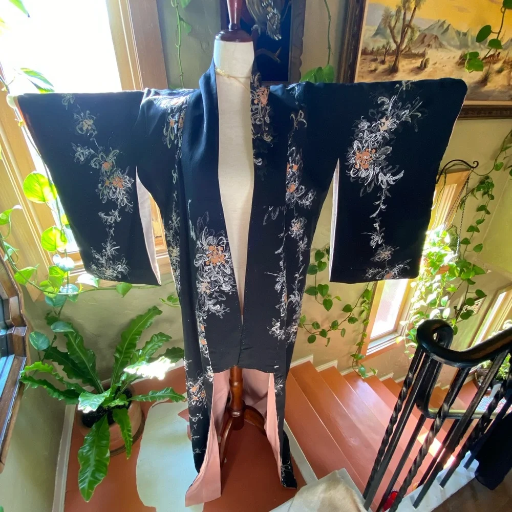 Gorgeous Vintage Kimono from Japan | Long, Black, Pink & Silver | PRICE FIRM❣️ - Picture 1 of 7